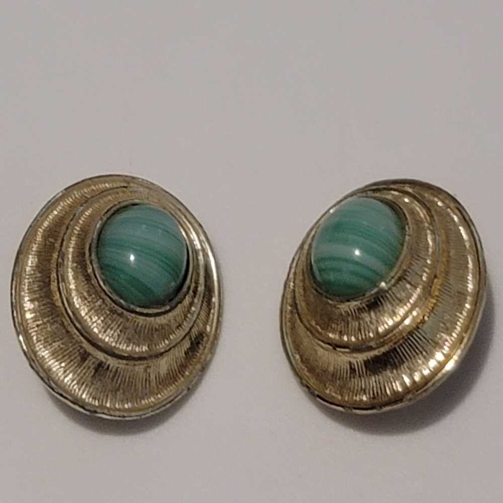 Vintage Sarah Coventry Green Art Glass Clip On Earrings Gold Tone Retro Jewelry